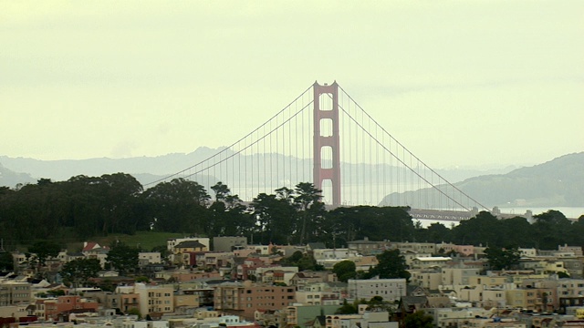 金门大桥横跨旧金山湾。视频素材