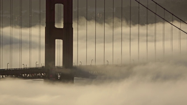 金门大桥低雾日出与雾号的声音视频下载