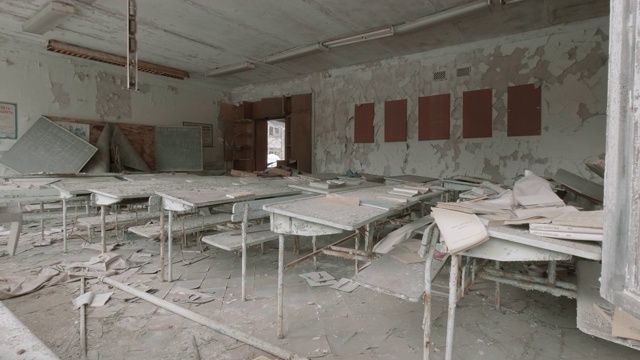 廢棄的教室視頻下載