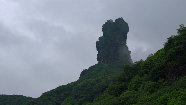 梵净山，可以看到梵净山和中国贵州新的黄金顶峰视频下载