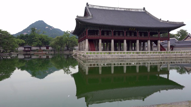 韩国首尔庆福宫的庆会馆和池景视频下载