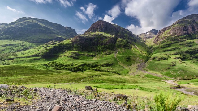 苏格兰格伦科(Glencoe)的美丽绿色山脉，时间间隔为4k视频下载