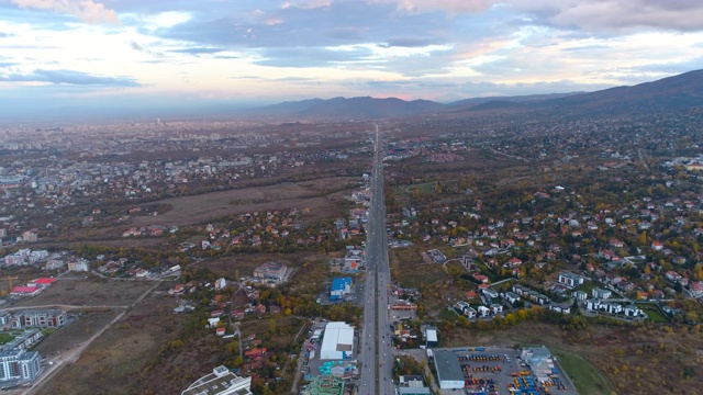 在保加利亚首都索非亚，俯瞰美丽的云朵视频素材