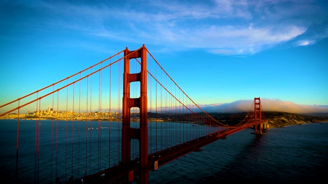 非常丰富多彩的景色横跨国际地标，金门大桥日落在旧金山加利福尼亚视频素材