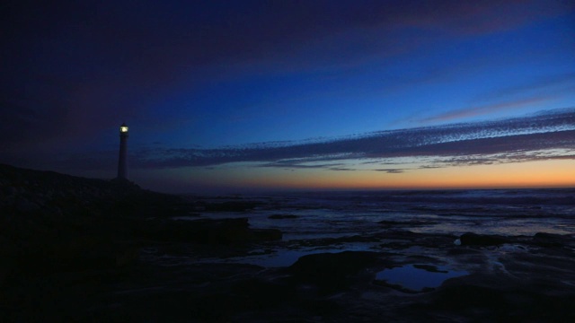 日落時分，南非開普敦Kommetjie鎮附近的Slangkop燈塔視頻下載