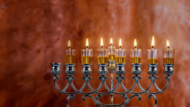 犹太节日光明节的象征——烛台。空间背景副本。视频素材