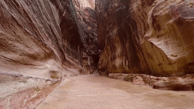 走进约旦佩特拉的阿尔塞克峡谷视频下载