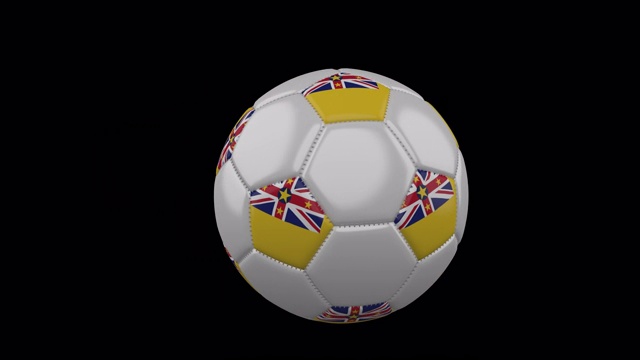 纽埃旗上的足球在透明背景下飞行，alpha频道视频素材