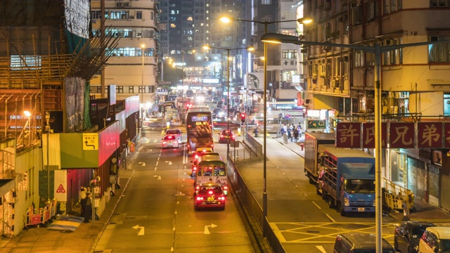 4K延时:香港孟角区夜间交通状况视频素材