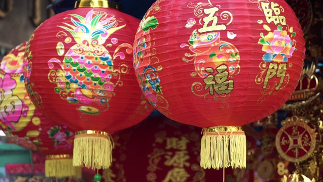 中国市场上的中国灯笼。视频下载