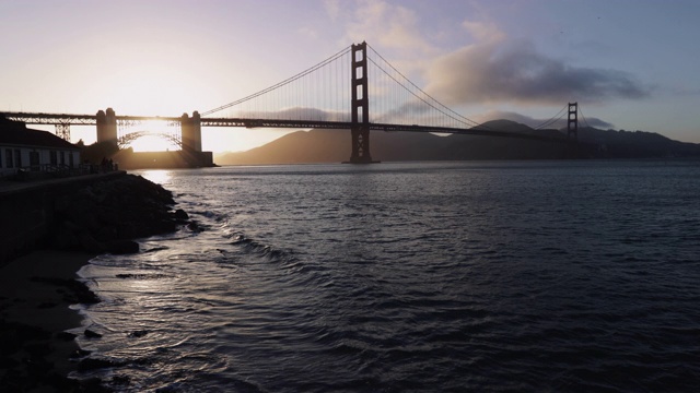 日落时的旧金山金门大桥视频下载