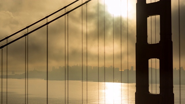 金门大桥日出，薄雾低云视频素材