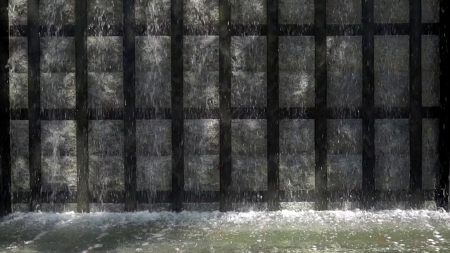 慢镜头:花园装饰中的现代瀑布视频下载