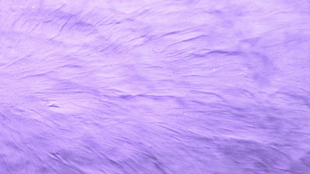 表面满是紫砂粉底，从镜框中吹出，在特写和慢镜头中形成烟熏质感视频下载