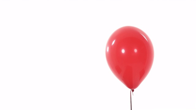 红气球飞行。孤立，在白色背景上。本空间视频下载