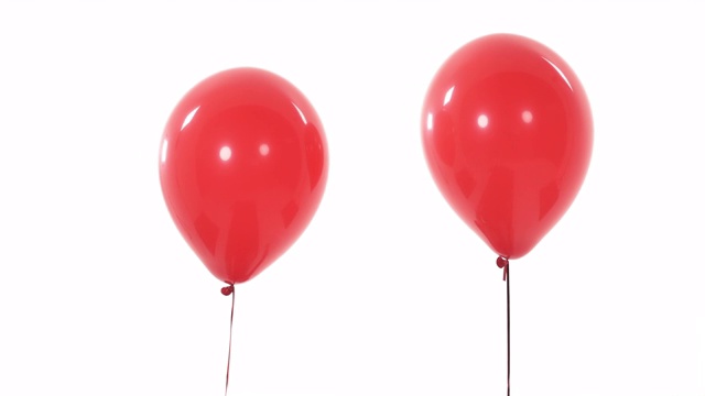 两个红色的气球向对方靠近。爱的象征。孤立，在白色背景上。礼物的概念视频下载