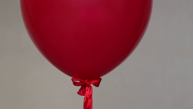 红氦气球飞行视频下载