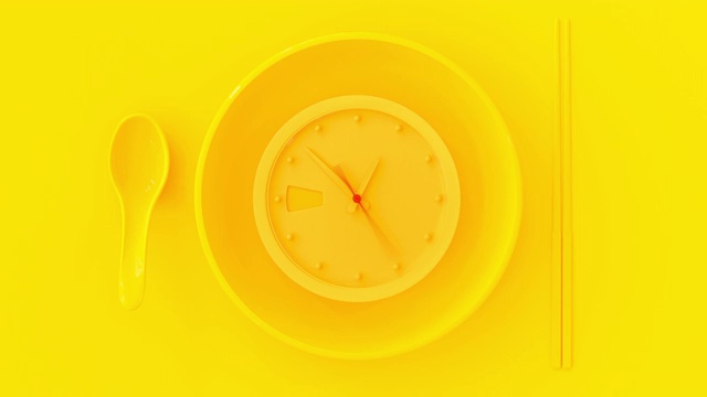 碗里的黄色时钟视频素材