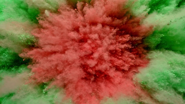 一个充满红色粉末的表面，周围环绕着绿色粉尘，向相机喷射，在近距离和超慢的动作中产生烟熏质感视频下载