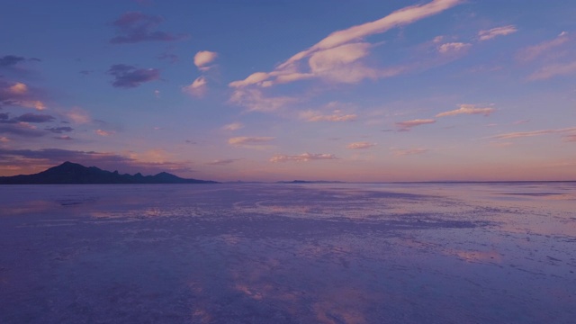 黄昏时的盐滩景观视频下载