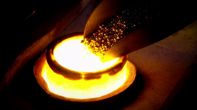 珠宝制造-铸造冶炼废金视频下载