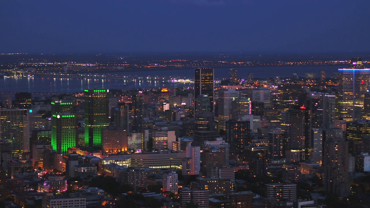 蒙特利尔魁北克航拍v26低飞在市中心黄昏与城市景观的视角视频下载