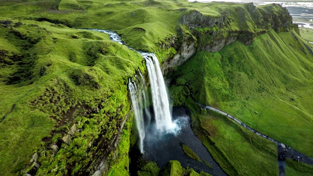 冰岛的Seljalandsfoss瀑布视频下载