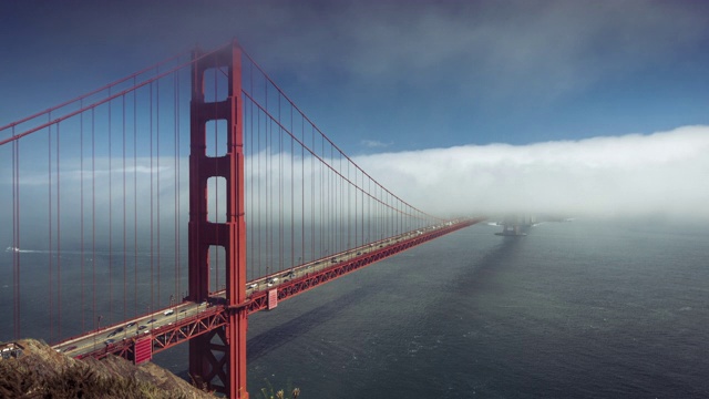 金门大桥与雾的时间流逝，旧金山，加利福尼亚，美国视频素材