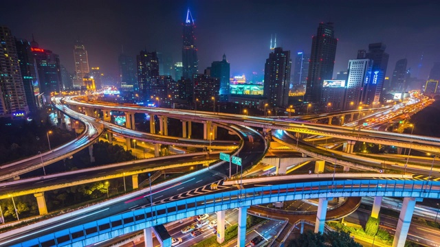 高角度观看上海延安高架复合路夜间过渡视频素材