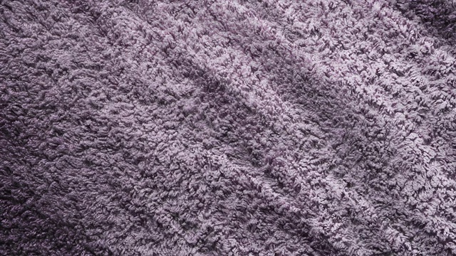 微距拍摄的粉色毛皮地毯纹理。近距离拍摄肮脏，粗糙的地面与平移运动。视频素材