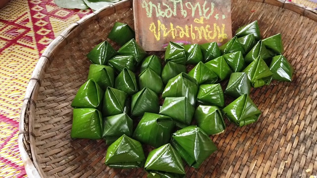 塞面团金字塔甜点称为Ka Nhom田泰甜点。中国新年。视频下载