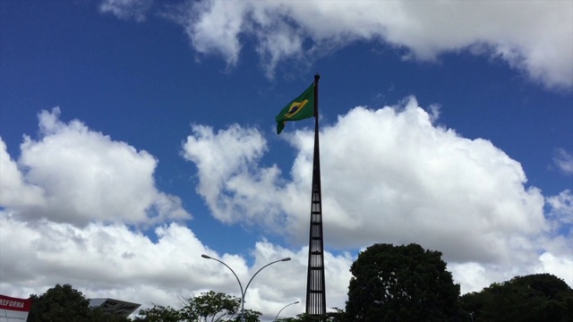 巴西国旗飘扬-可用于9月7日和11月15日的国家假日视频下载