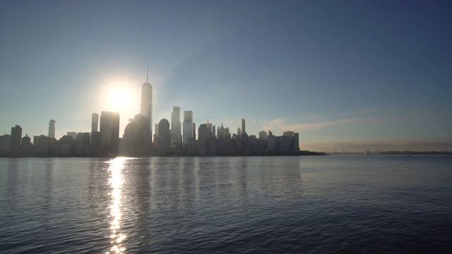 美国曼哈顿下城/纽约市的WS日出视频素材