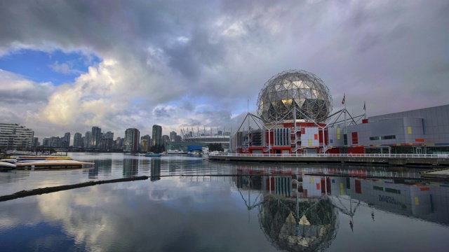封锁时间流逝拍摄的科学世界和不列颠哥伦比亚省在城市-温哥华通过海上对天空视频素材