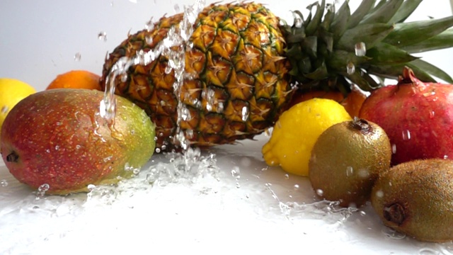 橙色的下降。多汁的成熟热带水果。缓慢的运动。视频下载