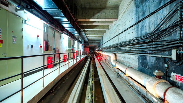 T/L通过地铁隧道的高速旅行视频下载