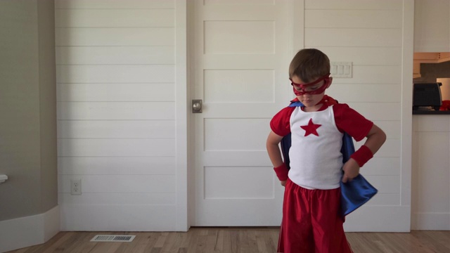 超级英雄的男孩视频素材