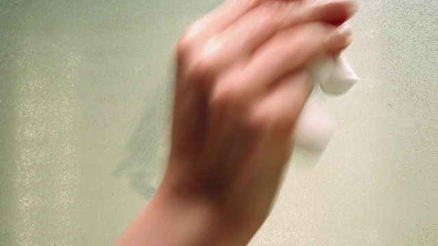 清洁淋浴玻璃视频素材