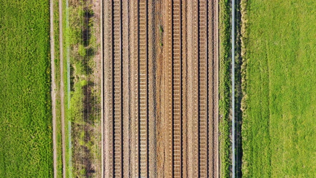 火车，铁路景观，从上面鸟瞰视频素材