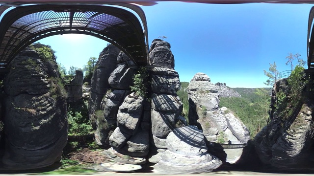 360VR，巴斯提，砂岩岩石与山区森林，旅游目的地，旋转，VR 360视频购买