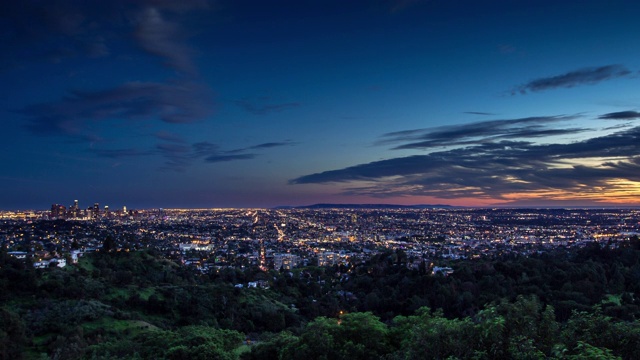 洛杉磯城市從格里菲斯公園-黃昏到夜晚的時間流逝視頻下載