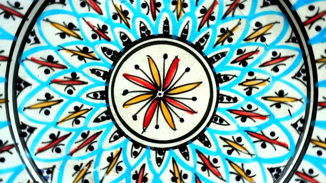 摩洛哥东方伊斯兰装饰(图案)旋转。摩洛哥陶瓷彩绘背景。视频素材