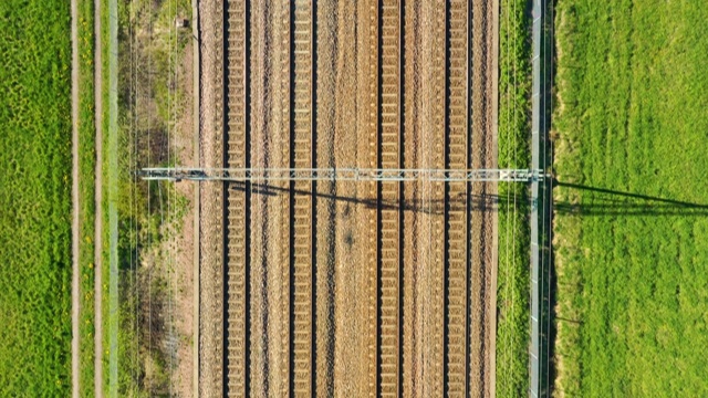 俯视图，铁路景观，鸟瞰图从上面视频素材