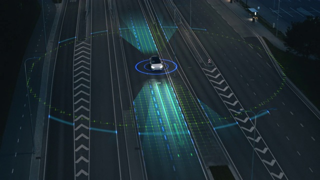 以下无人机视图:自动驾驶汽车通过城市公路。动画可视化概念:传感器扫描前方道路车辆，危险，速度限制。晚上的城市视频下载