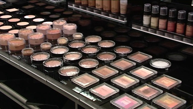 化妆品在美容店视频下载