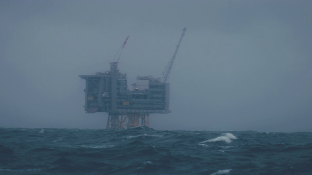北海岸工业石油钻井平台建设工地视频素材