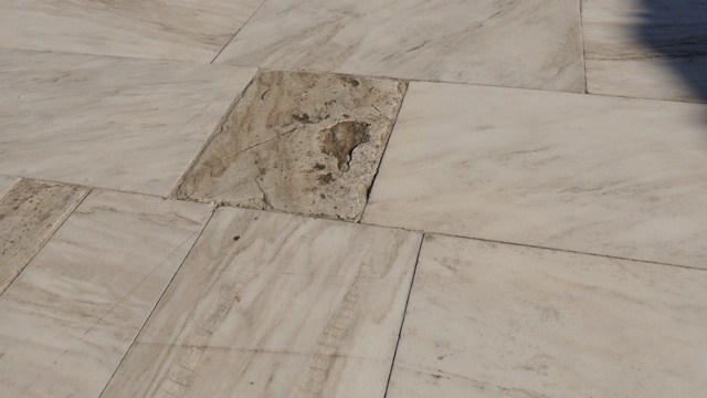 手工处理的罗马瓷砖倾斜速度为4K视频下载