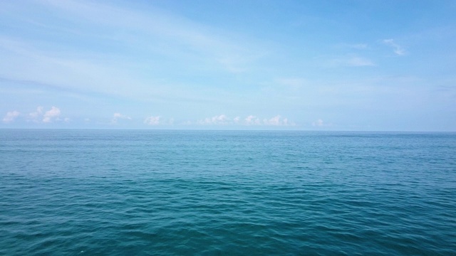 热带安达曼海景鸟瞰图夏日海滩，泰国普吉岛。视频下载