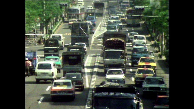 Seq。东京繁忙的城市道路和交通堵塞;1981视频素材