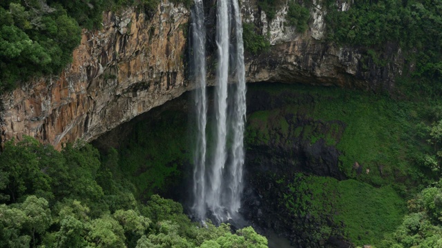 巴西南大河湾的卡拉科尔瀑布视频下载